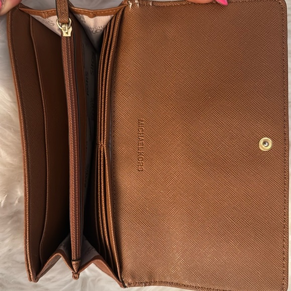 Michael Kors wallet - Picture 2 of 2